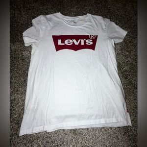 Levi’s white t-shirt
